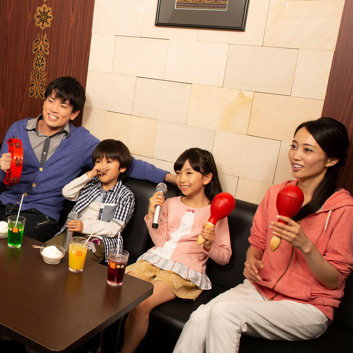 差替え画像_0005_07_karaokeS_Family_Sing_18.jpg