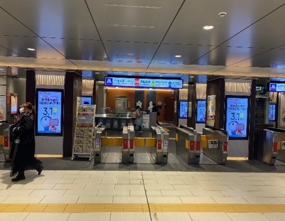 大阪メトロ心斎橋駅の南改札口から出ます。